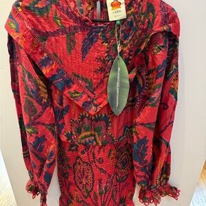 GORGEOUS FARM RIO dress! Zoom in for all the design details 🌺 FLATTERING & FUN: